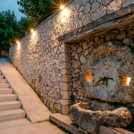 Siora Tanto Rustic Villa