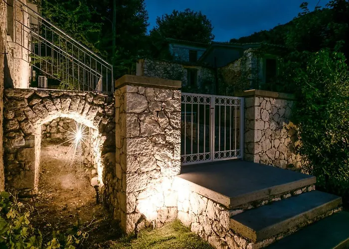 Siora Tanto Rustic Villa *