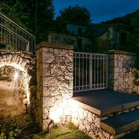 Siora Tanto Rustic Vila *