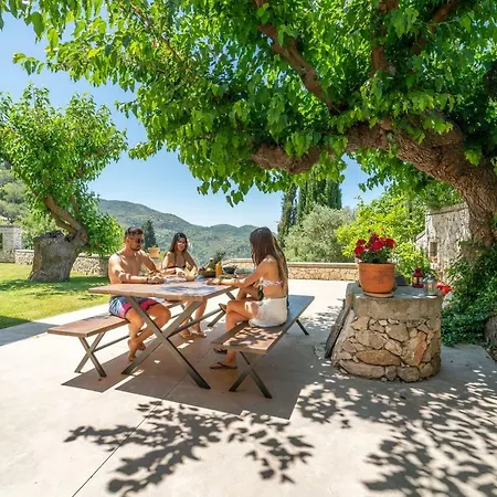 Siora Tanto Rustic Vila Exanthia