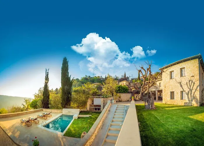 Siora Tanto Rustic Villa